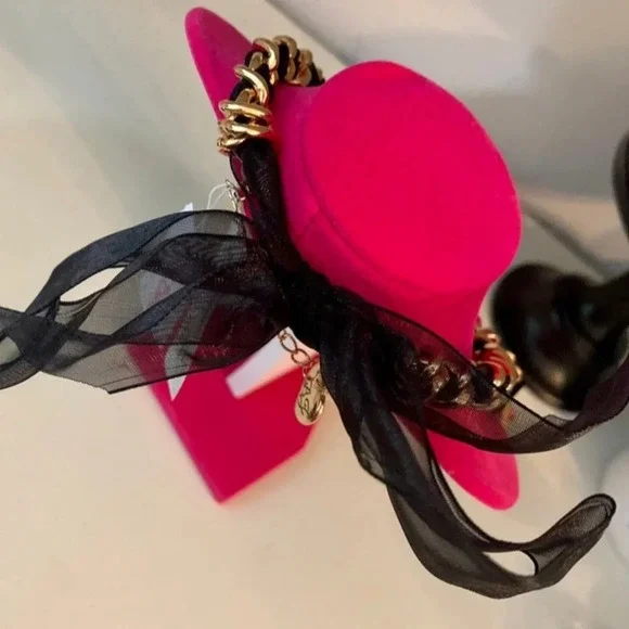 BETSEY JOHNSON One Love Open Frame Multi-Color Rainbow Heart Necklace NEW NWT - Picture 3 of 4